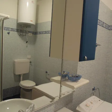 Lovely Flat With Sea View And Swimming Pool アパート ビビオーネ
